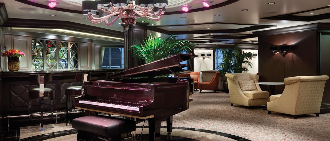 Kuuntele elävää pianomusiikkia Martini Barissa
