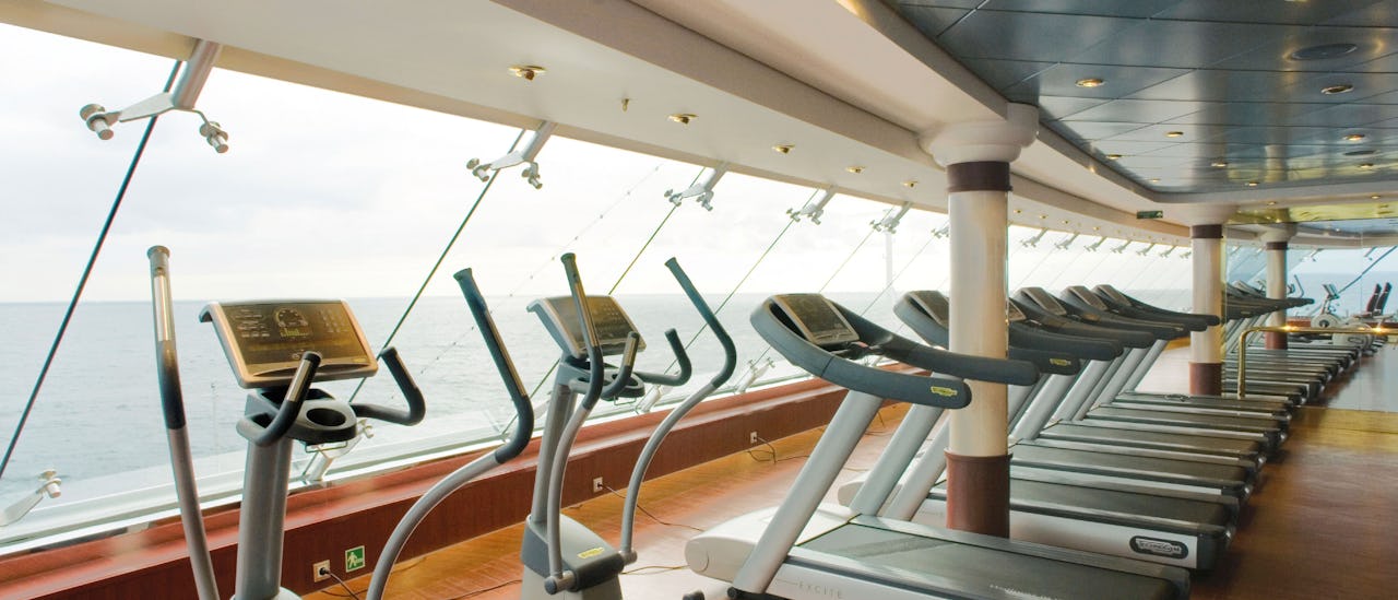 Treenaa merinäköalalla hyvin varustetulla kuntosalilla