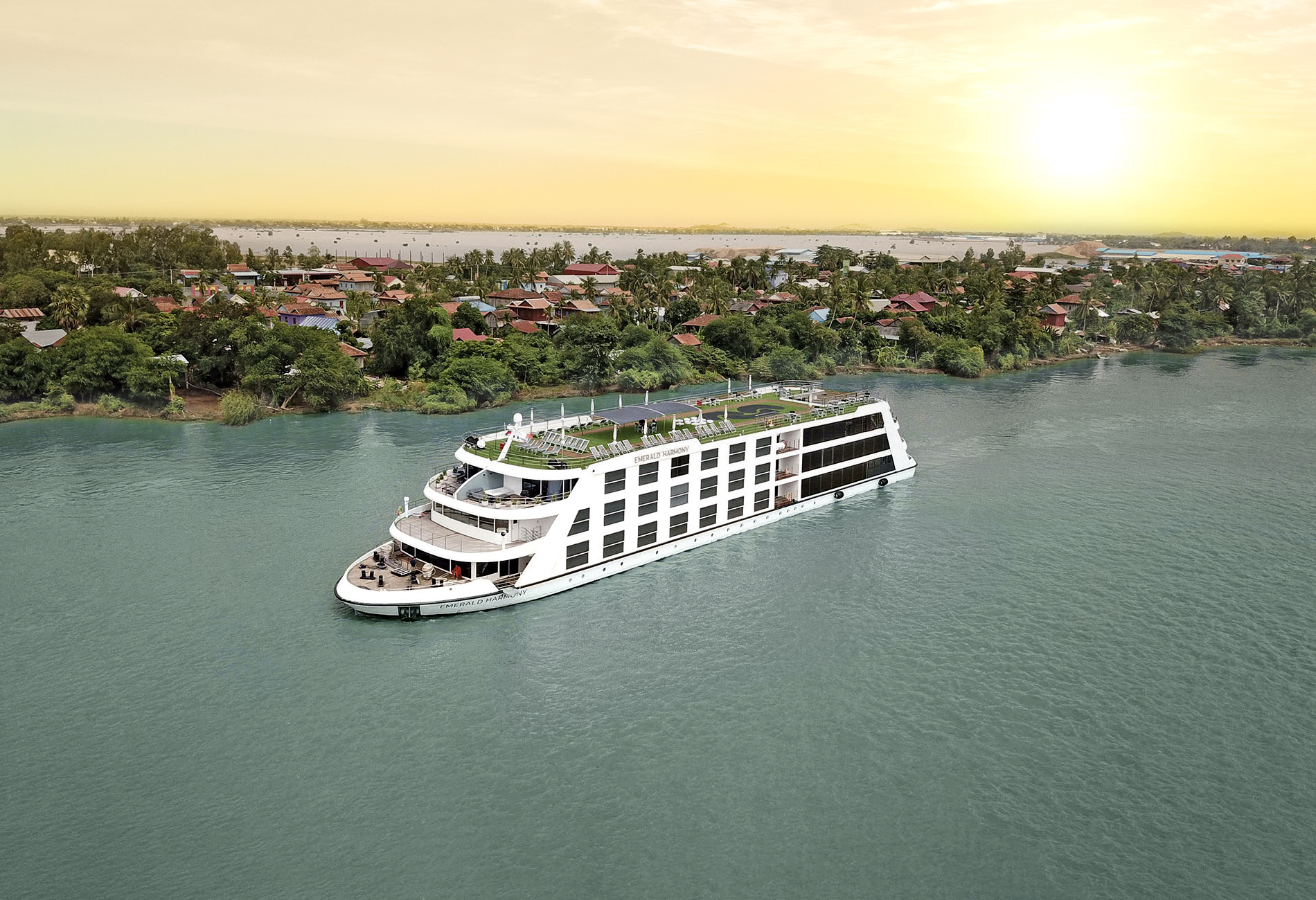 Emerald Harmony - Risteile Mekong-joella