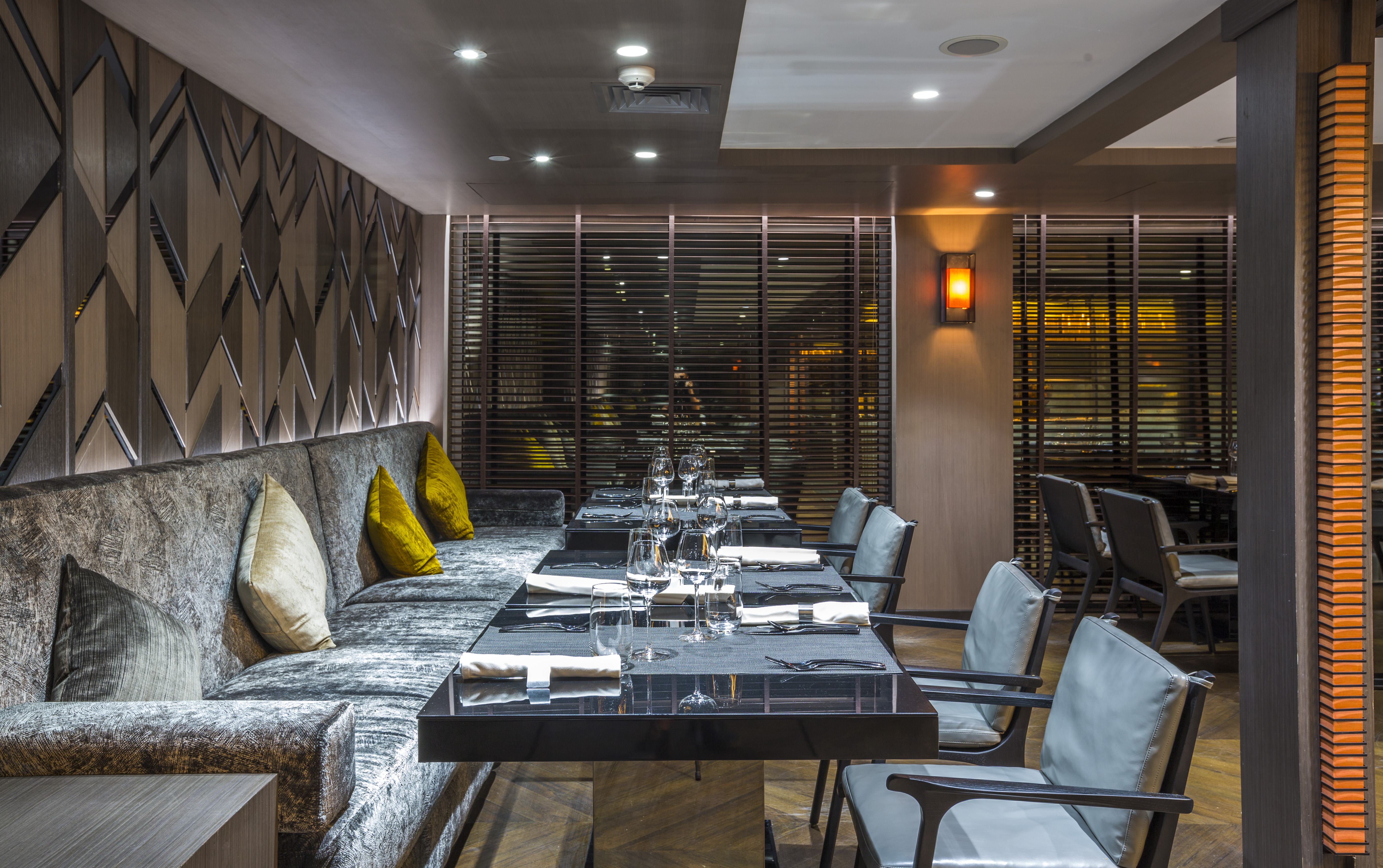 Makustele à la carten tarjoamia makuelämyksiä Aura Bamar Dining - ravintolassa