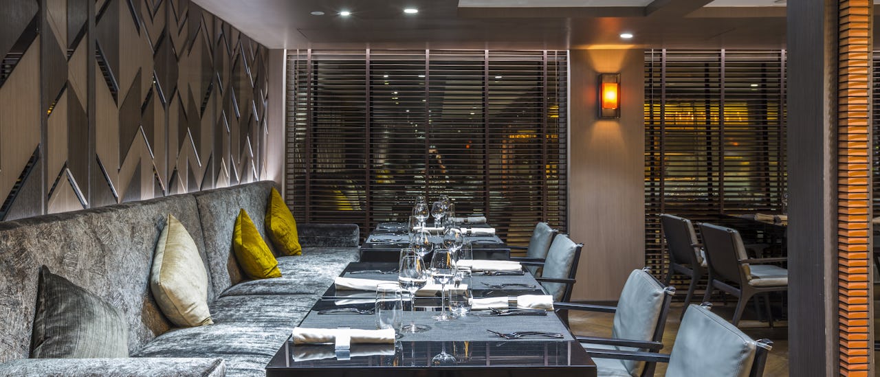 Makustele à la carten tarjoamia makuelämyksiä Aura Bamar Dining - ravintolassa