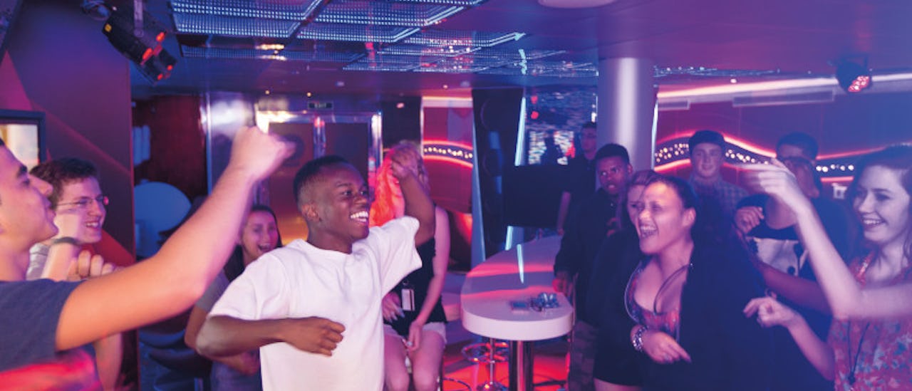 Yökerho on auki yön pikkutunneille