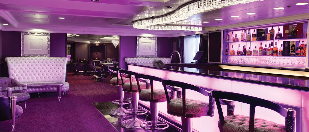 Nauti drinkistä i Casino Bar