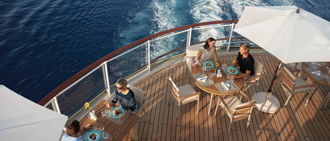 At the Yacht Club you can experience the finest cuisine and an unforgettable panoramic ocean view