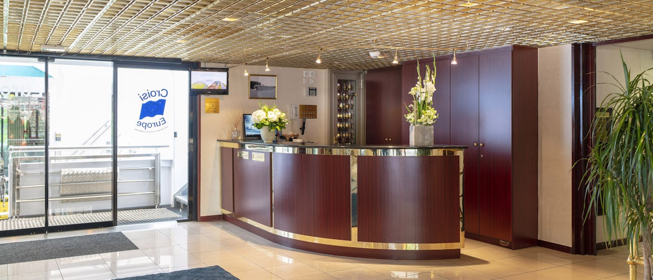 The Reception is the perfect place to meet with friends before excursions or to ask any information you may need to the staff