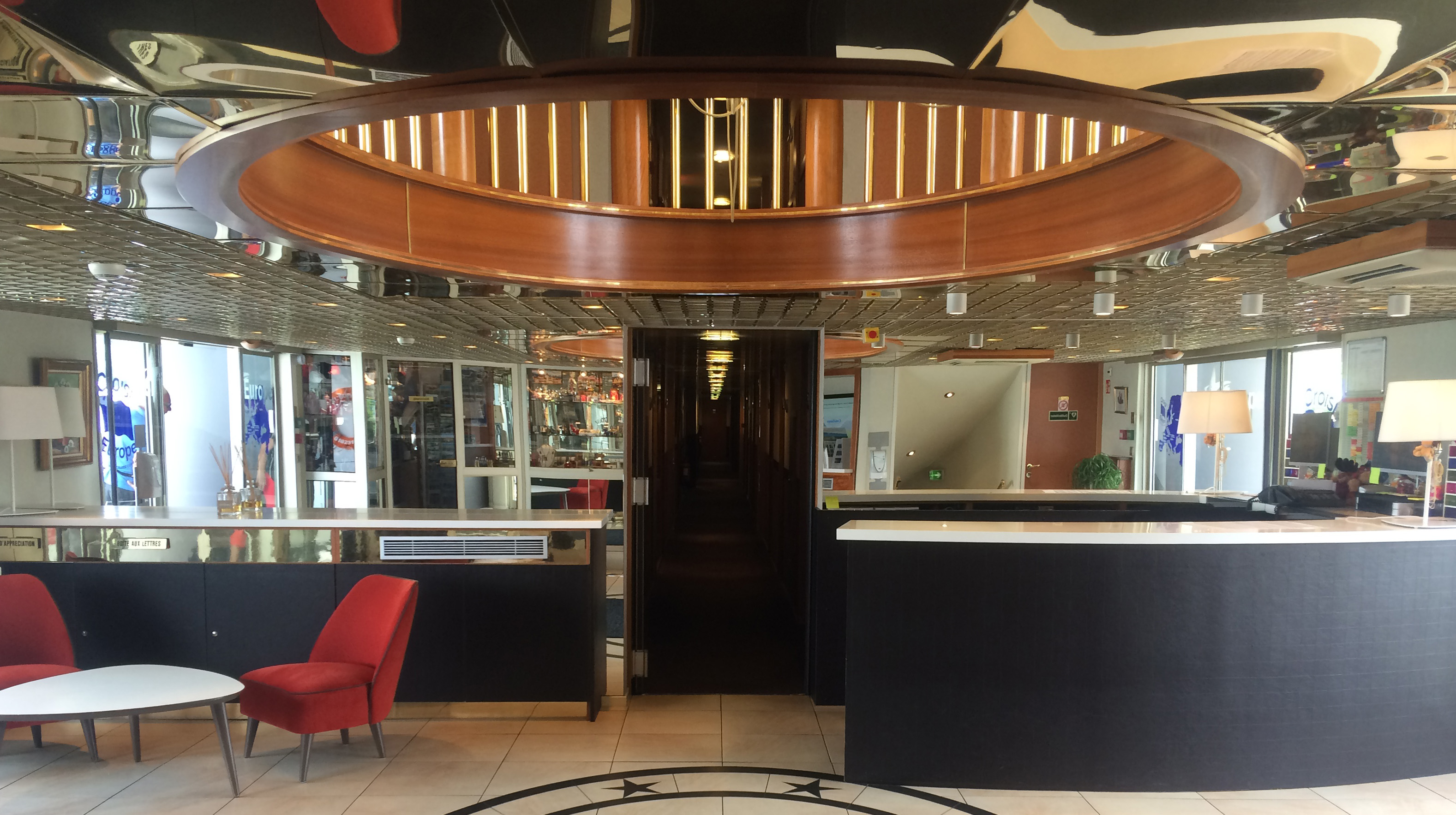 Perfect place to meet with friends before excursions or to ask any information you may need to the staff