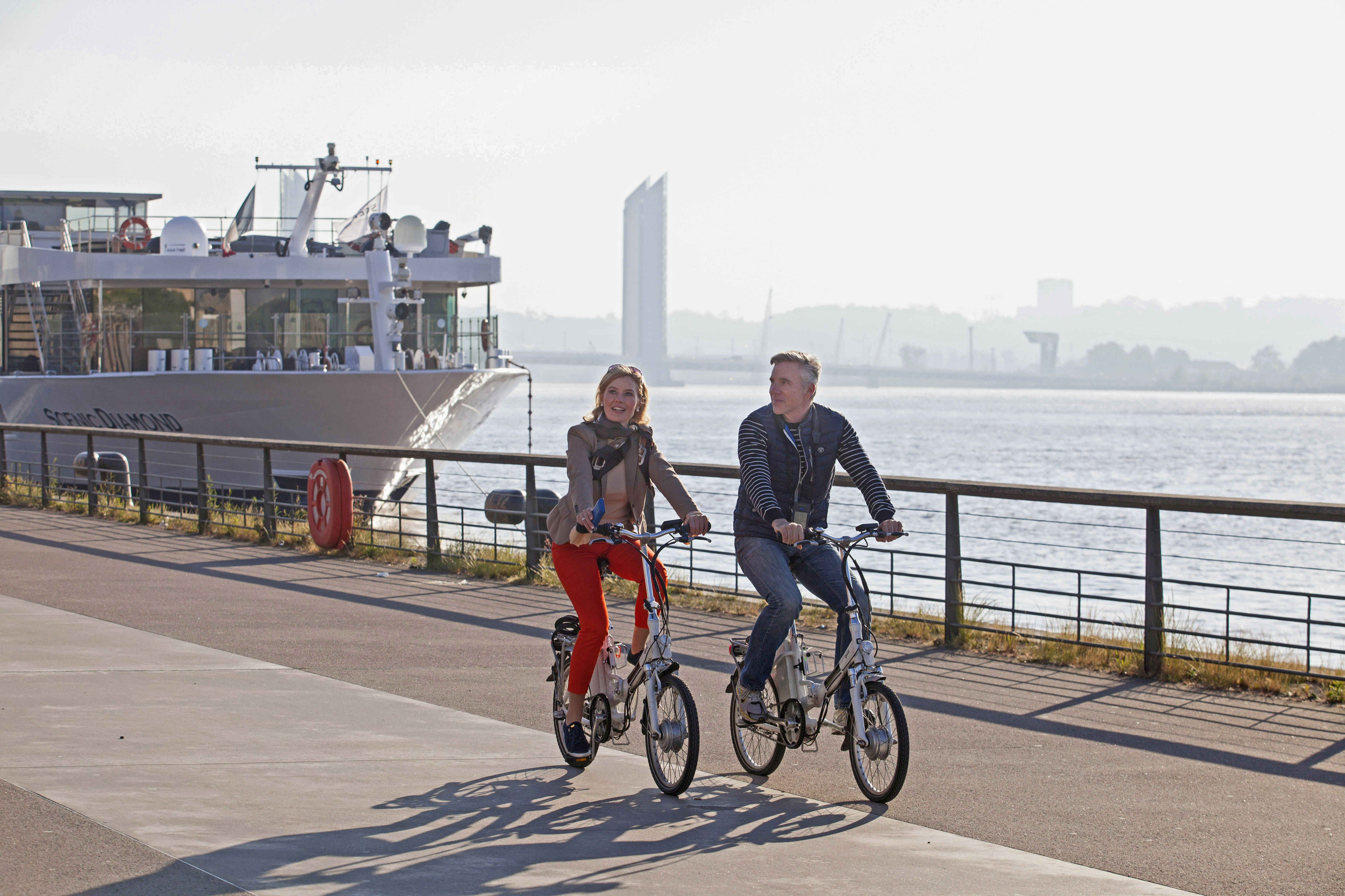 Discover the beautiful surroundings by e-bike at each destination.