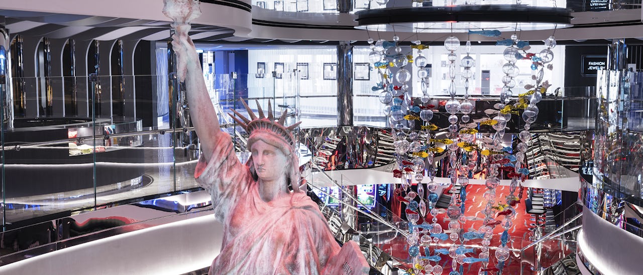 Suunnitellut alueet ja tilat sekä niiden nimet ovat metropoli New Yorkin inspiroimia