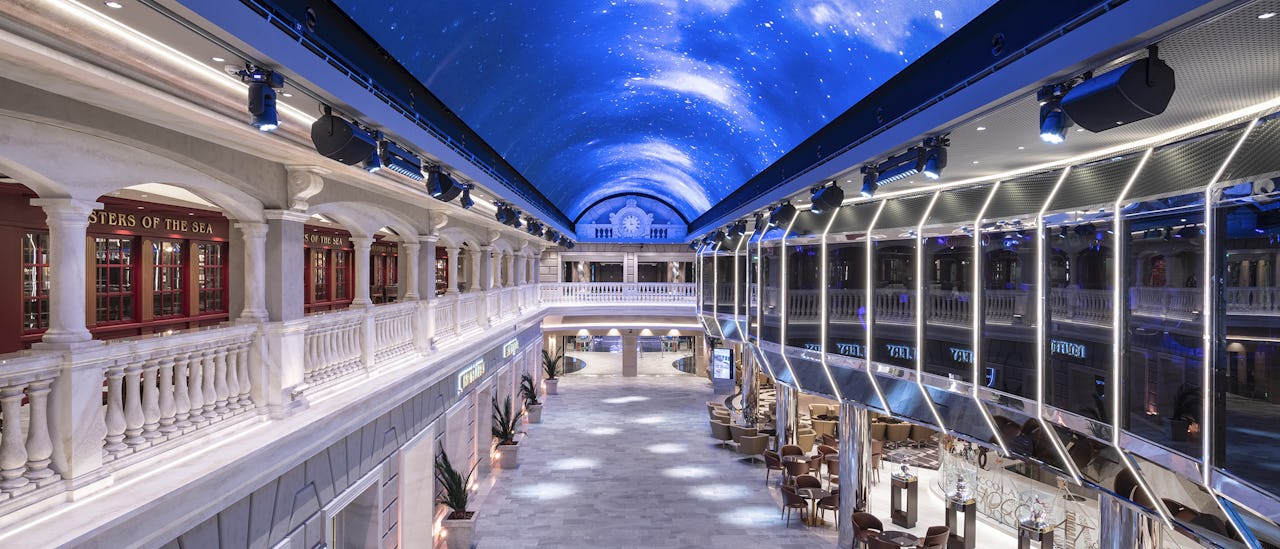 Tämä 96 metriä pitkä kävelykatu 480 neliömetrin LED-näytön alla on täynnä putiikkeja, baareja ja ravintoloita