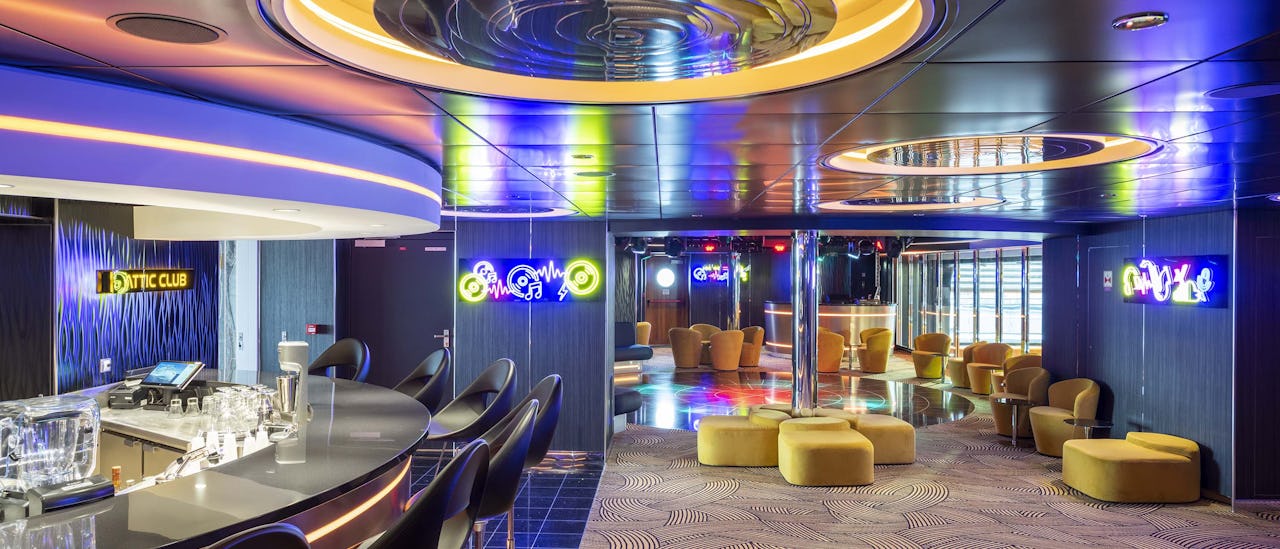 Tanssi koko yö Attic Clubilla!