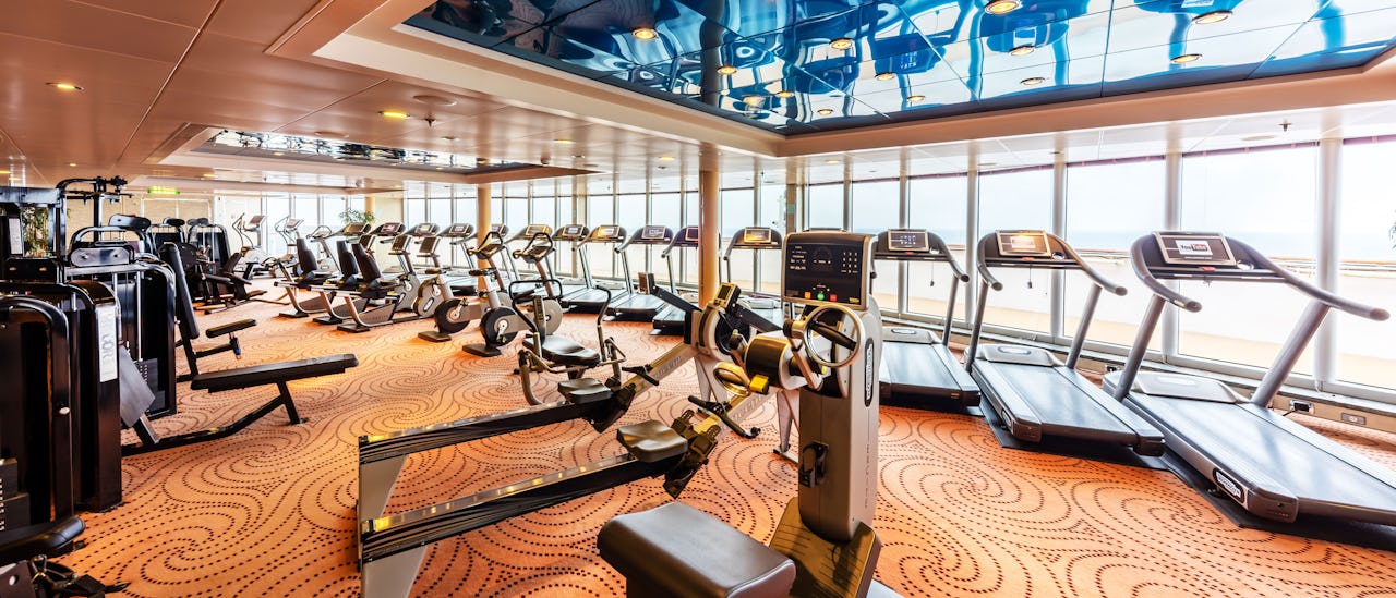 Treenaa merinäköalalla hyvin varustetulla kuntosalilla