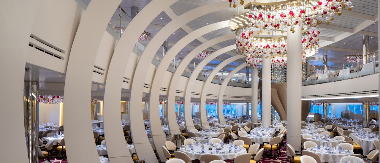 Buffet- ja á la carte -ravintola sisältyvät hintaan