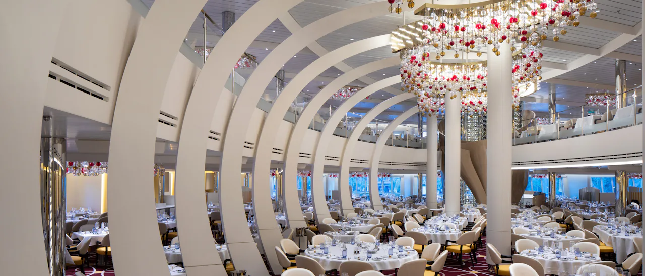 Buffet- ja á la carte -ravintola sisältyvät hintaan