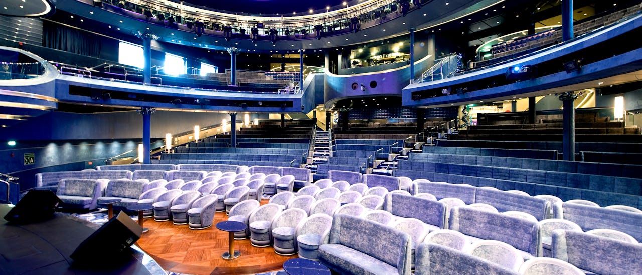 Näytöksiä, stand up -komediaa ja muita artistiesityksiä isossa teatterissa