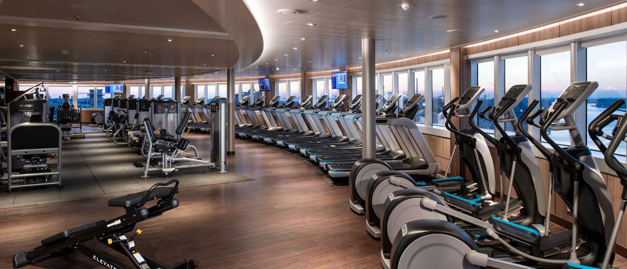 Treenaa merinäköalalla hyvin varustetulla kuntosalilla