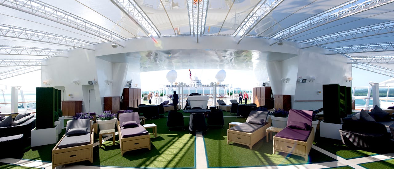 Nauti raikkaasta merituulesta ja The Retreatin Oasis Spa -kylpylän hoidoista