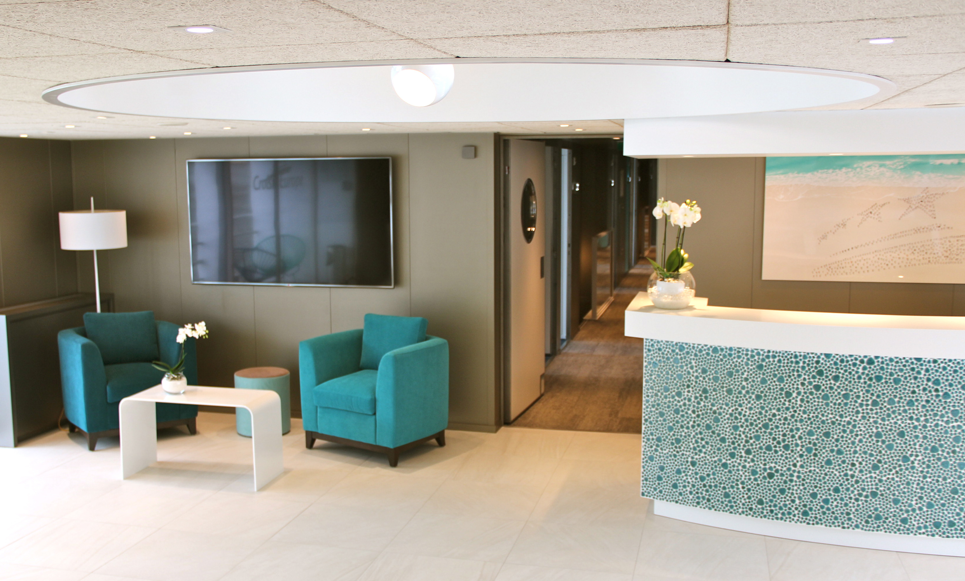 The Reception is a perfect place to meet with friends before excursions or to ask any information you may need to the staff.