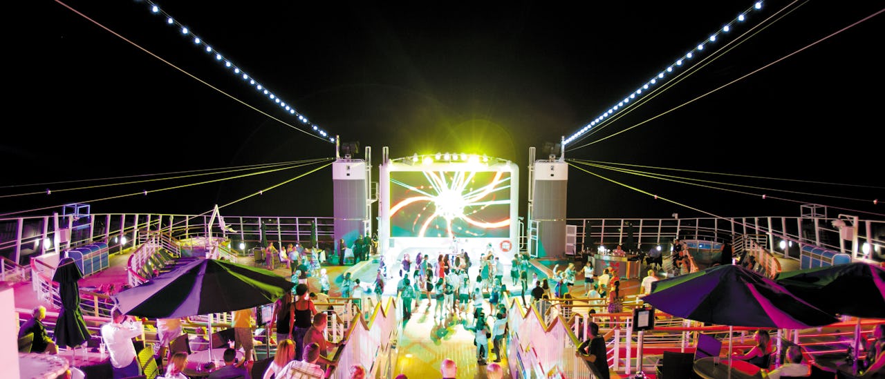 Spice H2O - yökerhon tanssilattia tähtien alla