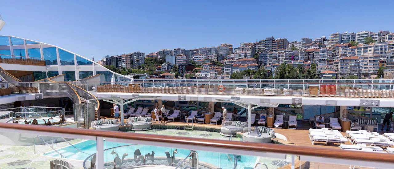 Vista Pool Deck