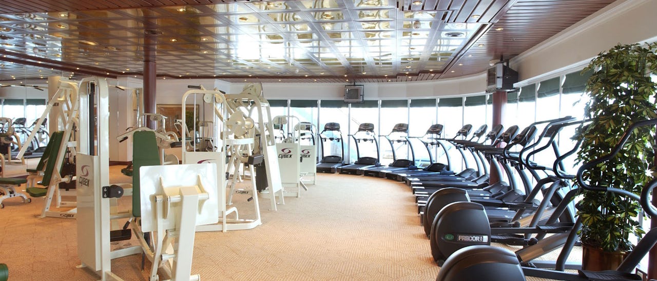 Treenaa merinäköalalla hyvin varustetulla kuntosalilla