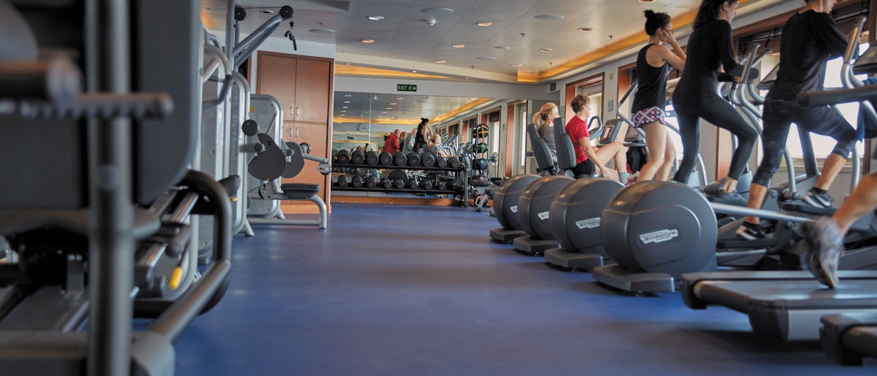 Treenaa merinäköalalla hyvin varustetulla kuntosalilla