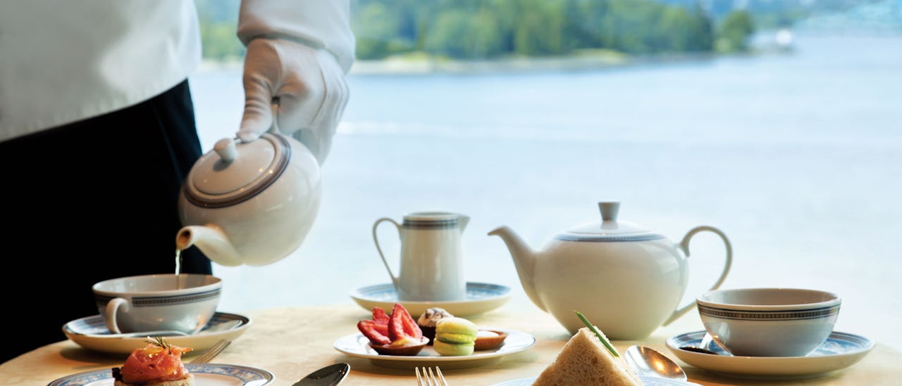 Iltapäivätee tarjoillaan Horizonsissa. Ilta-aikaan luvassa on elävää musiikkia