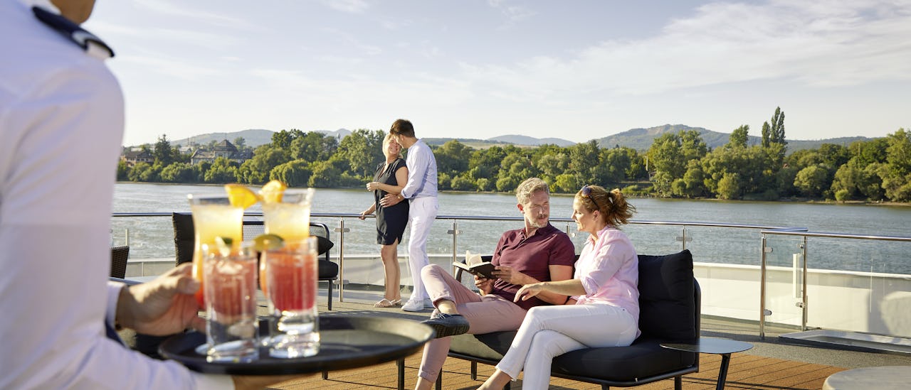 Enjoy a cocktail in the sun!