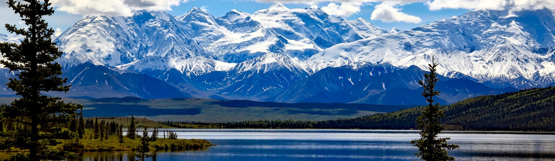 Alaskan risteilyt. Jäätikkömaisema Alaskassa.