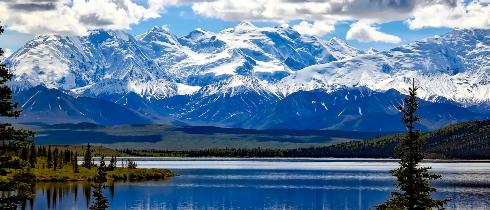 Alaskan risteilyt. Jäätikkömaisema Alaskassa.