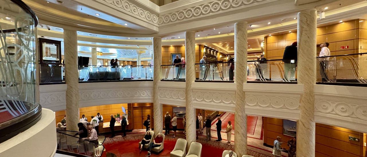 Queen Mary 2 laivan aula