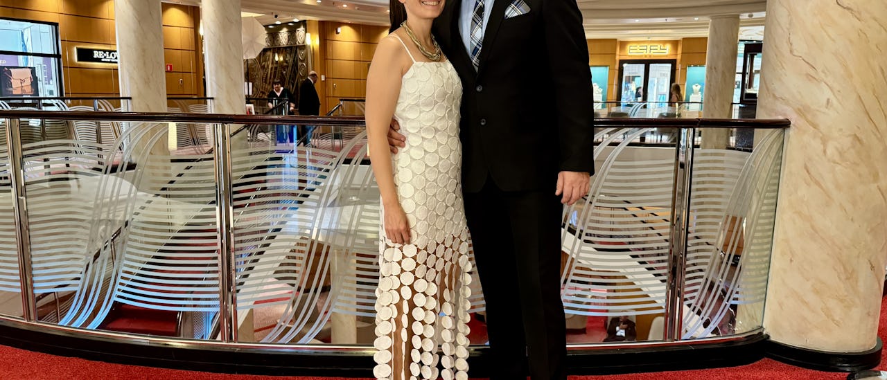 Juhlavaatteissa Cunardilla.