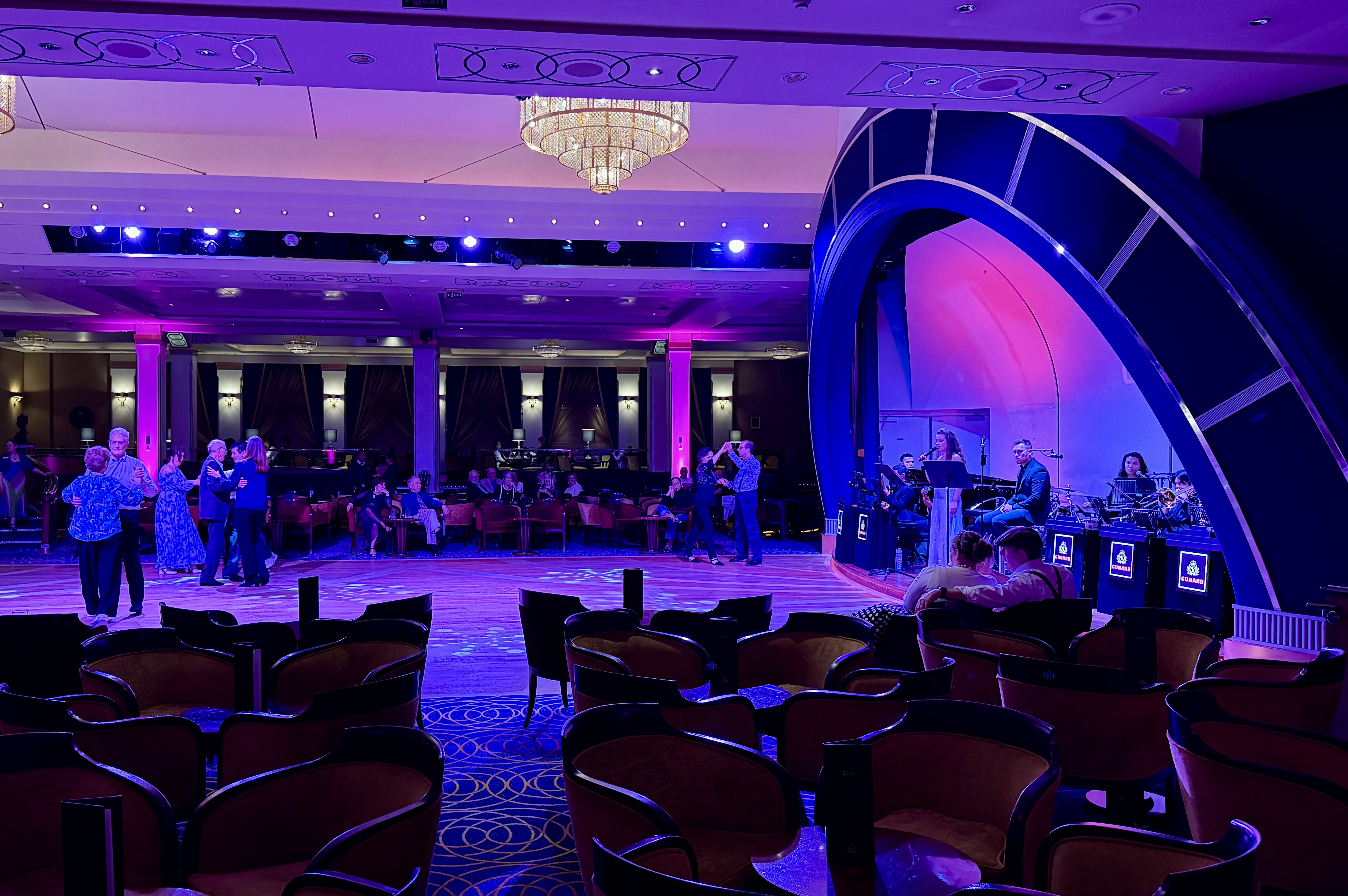 Queen Mary 2 laivan tanssisali.