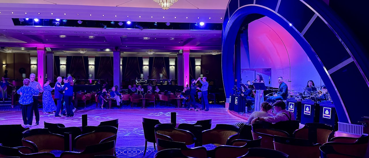 Queen Mary 2 laivan tanssisali.