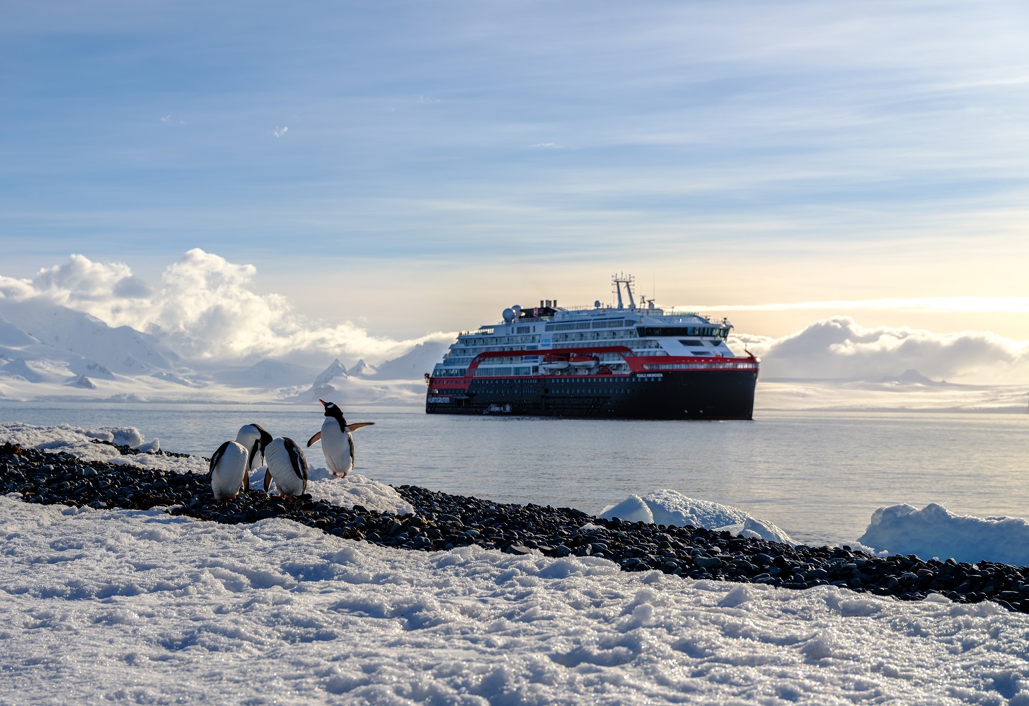 HX Hurtigruten Expeditions