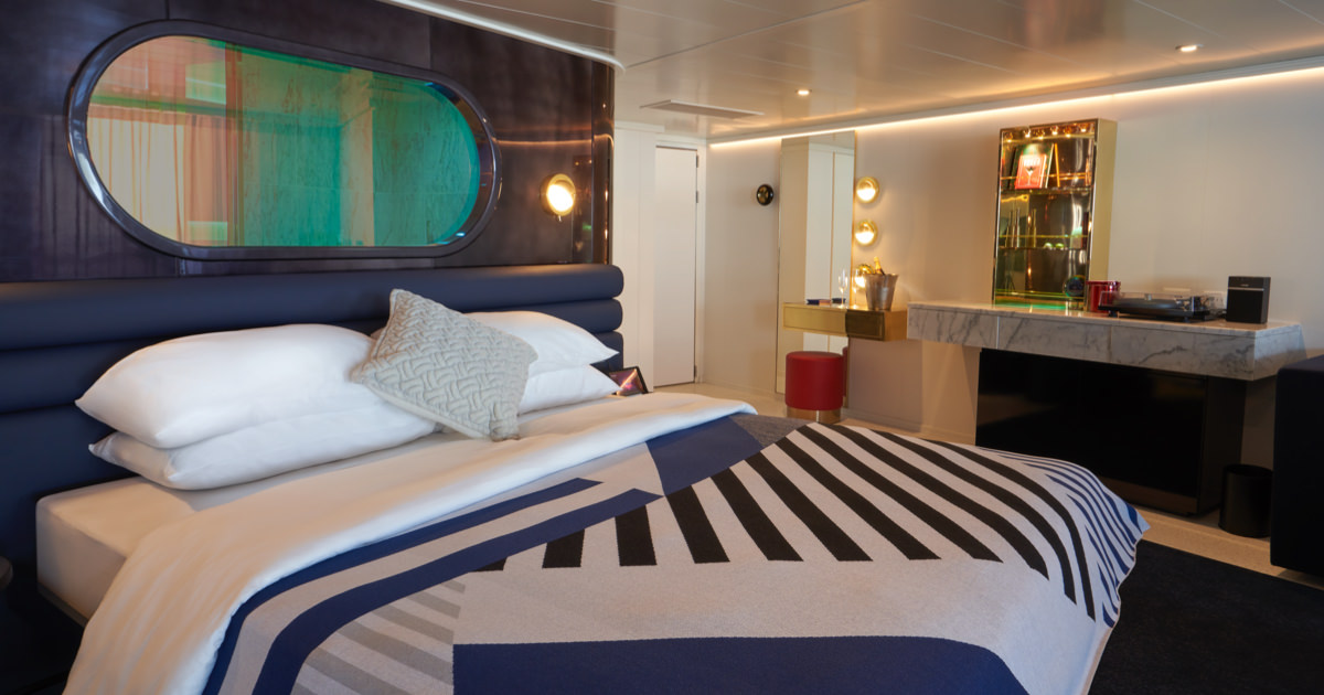 Rockstar Quarters: Brilliant Suite